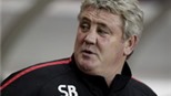 Steve Bruce gia hạn hợp đồng